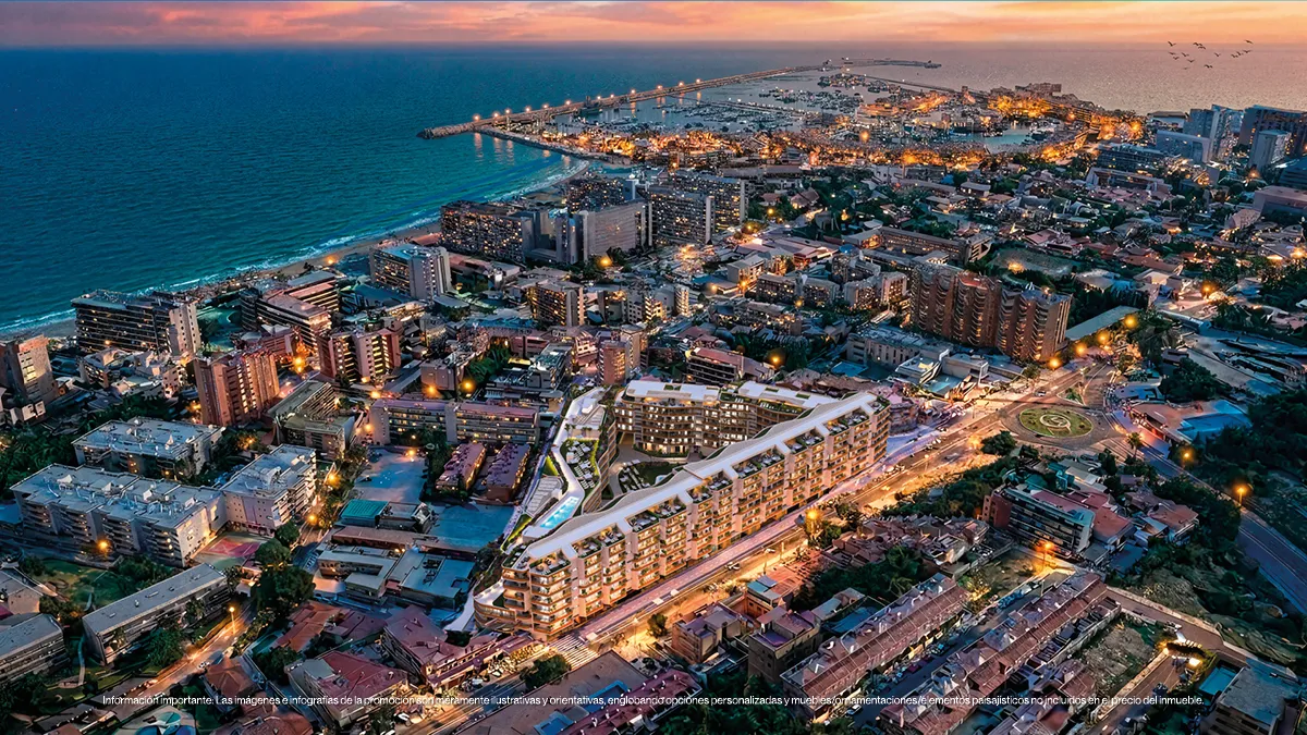Luchtfoto Torremolinos met kustlijn bij zonsondergang