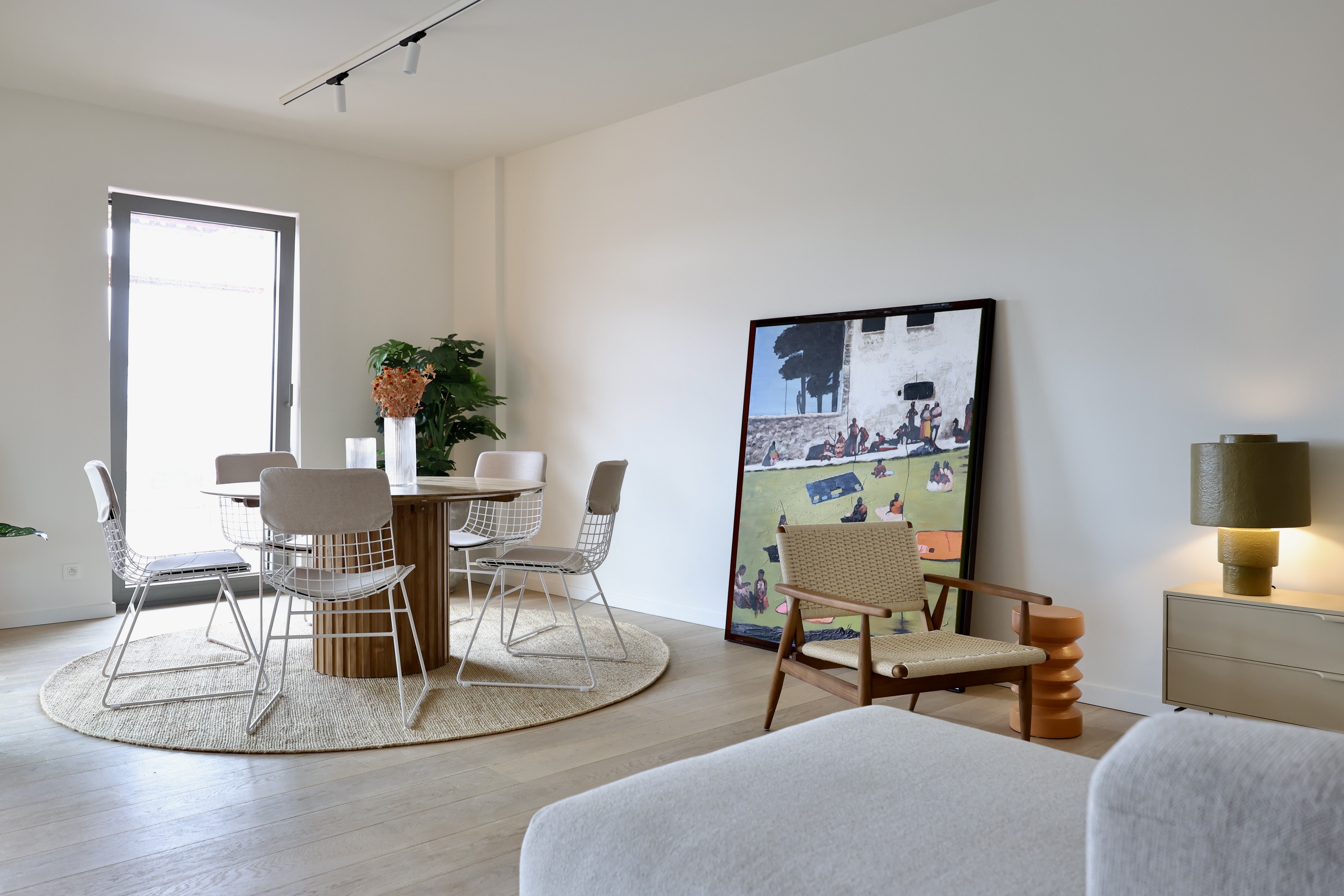 Eettafel met design stoelen