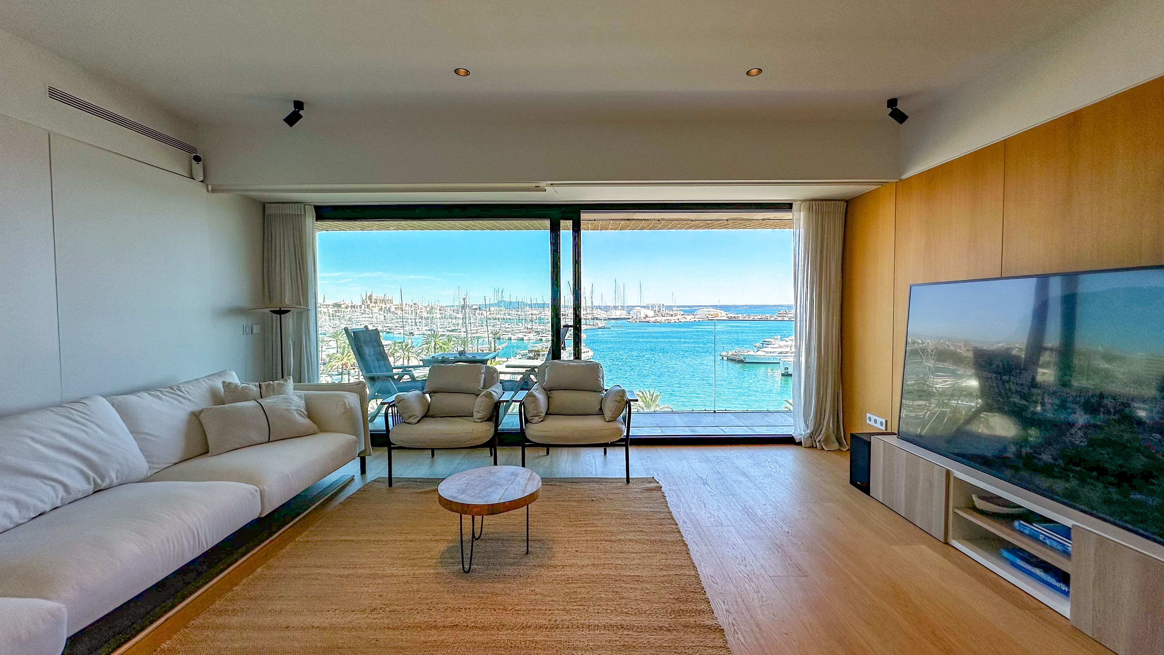 Penthouse with panoramic views of the port of Palma