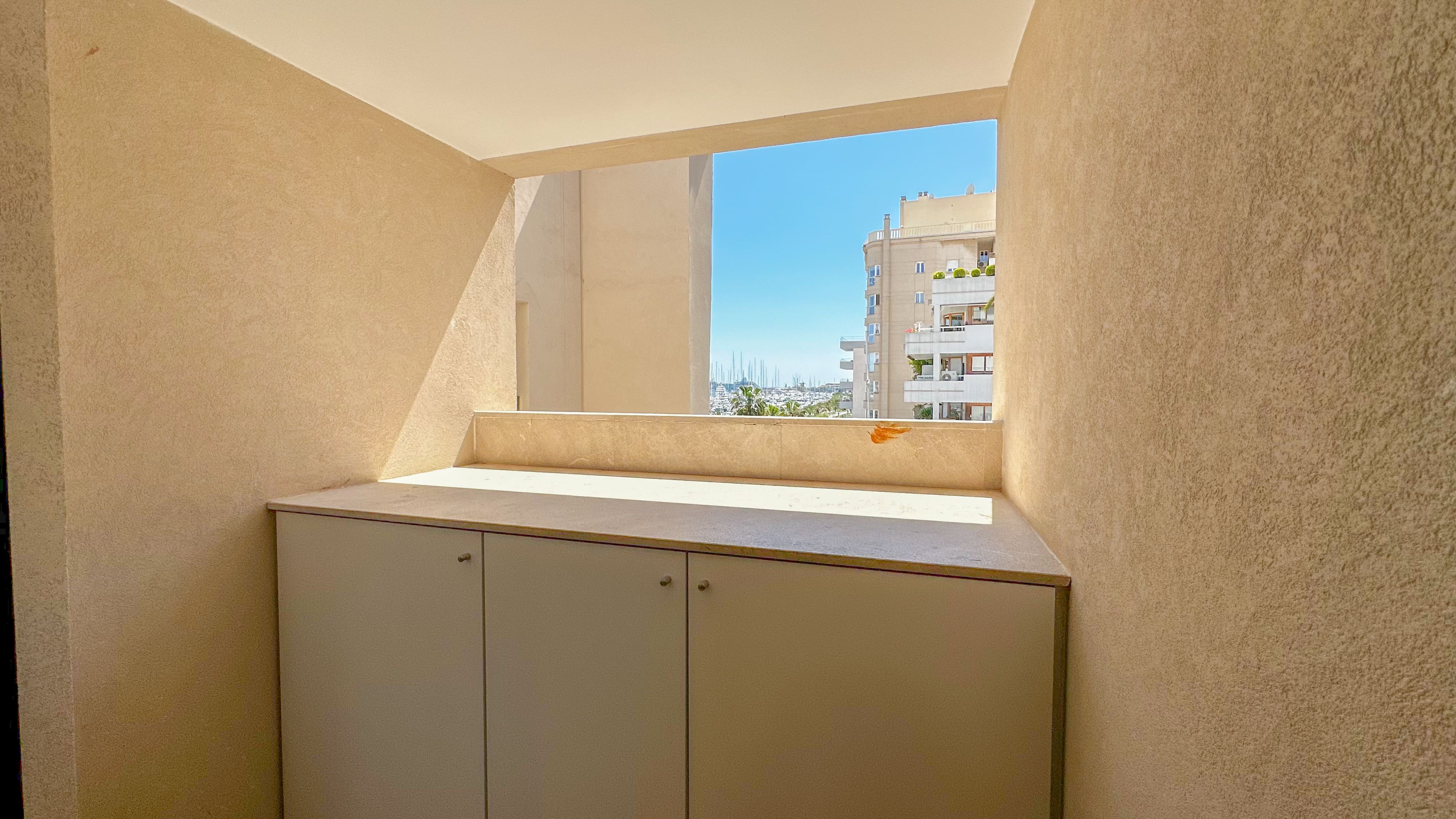 En-suite bathroom with window