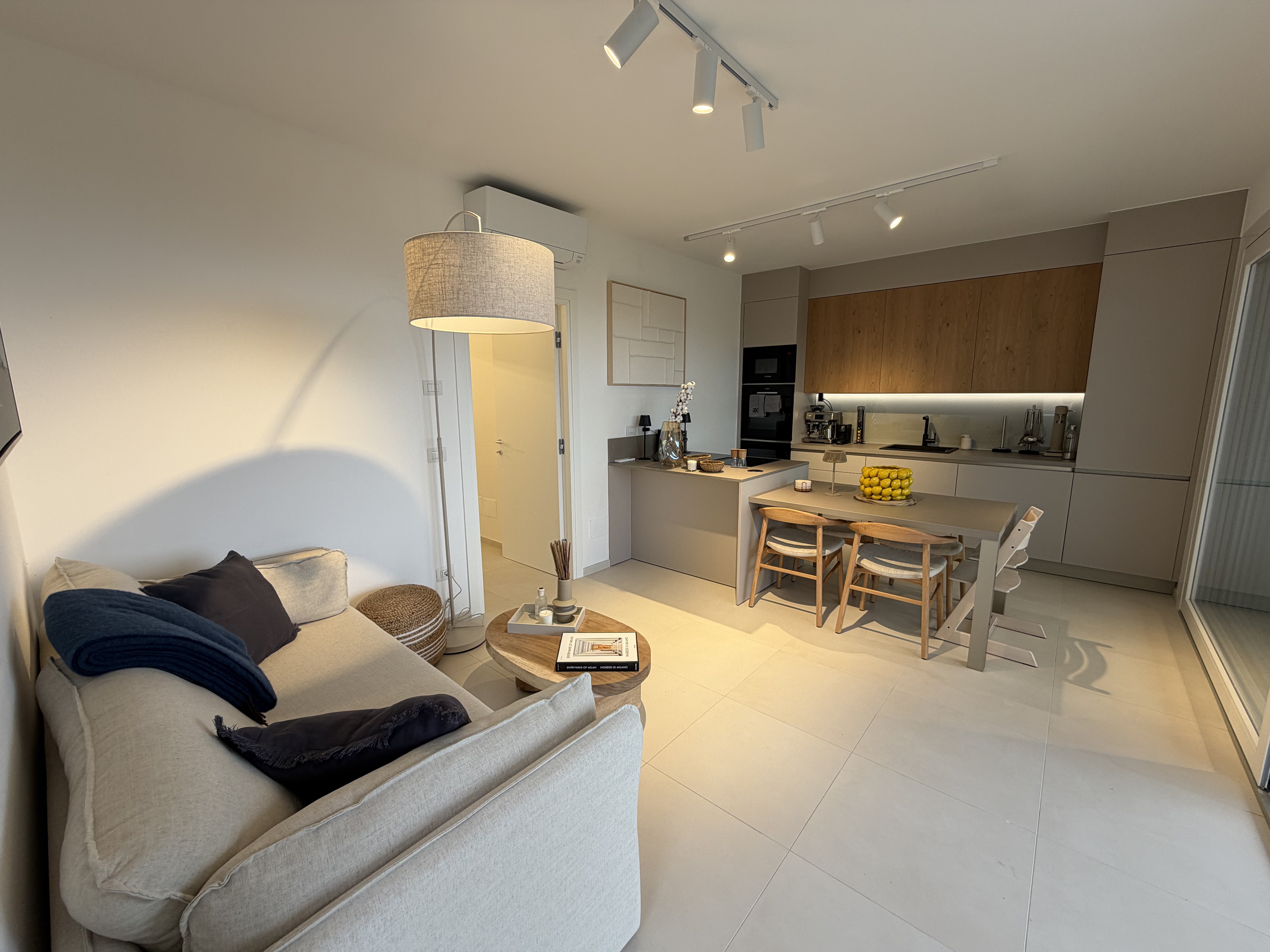 Bright living room with open kitchen and dining table
