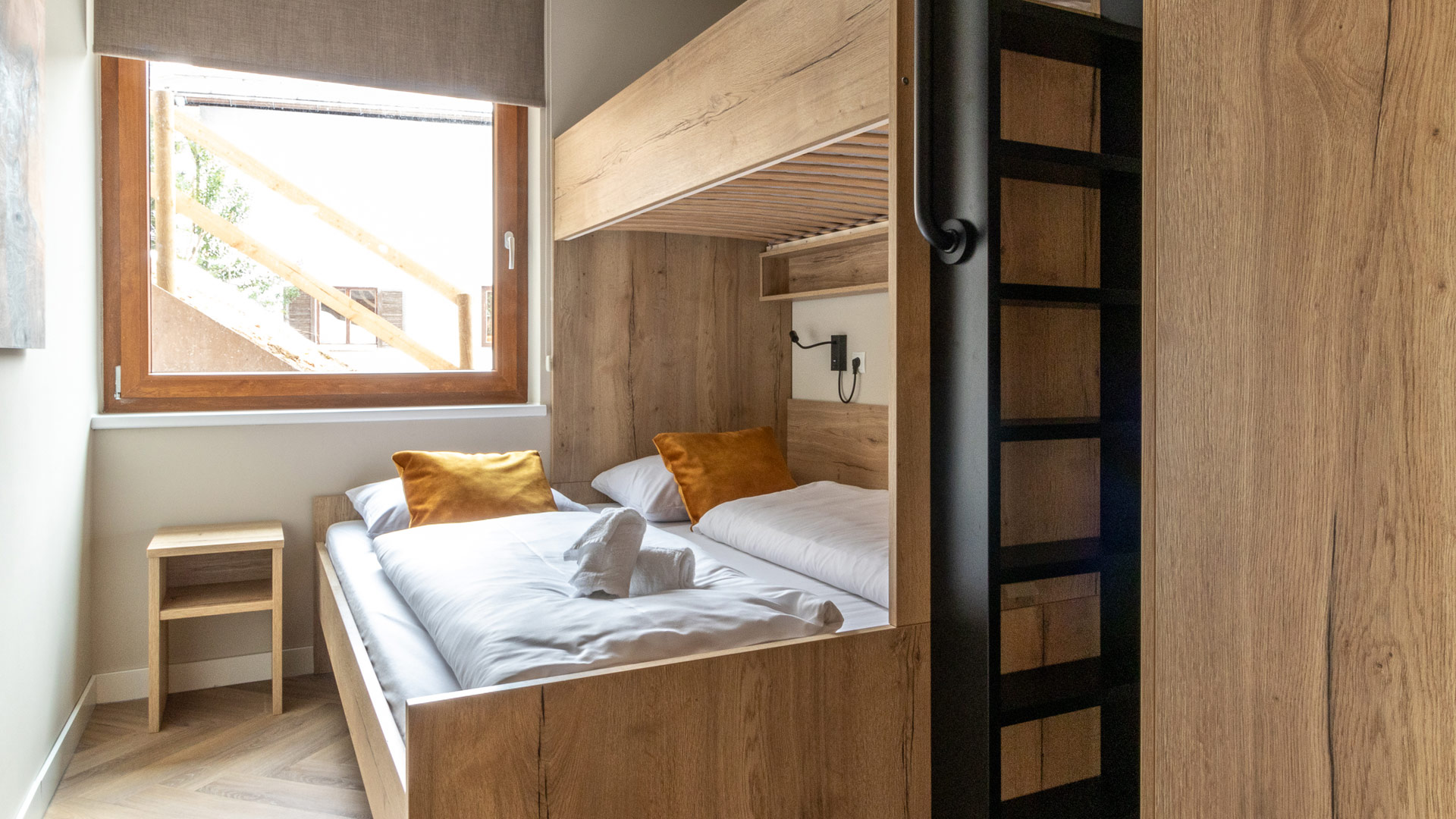Silvretta Panorama Suites: balkon met uitzicht op de Montafon bergen