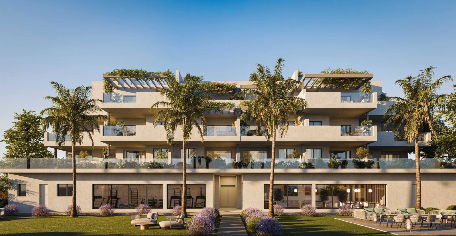 Luxe Spaanse kustlijn aan de Costa del Sol bij zonsondergang