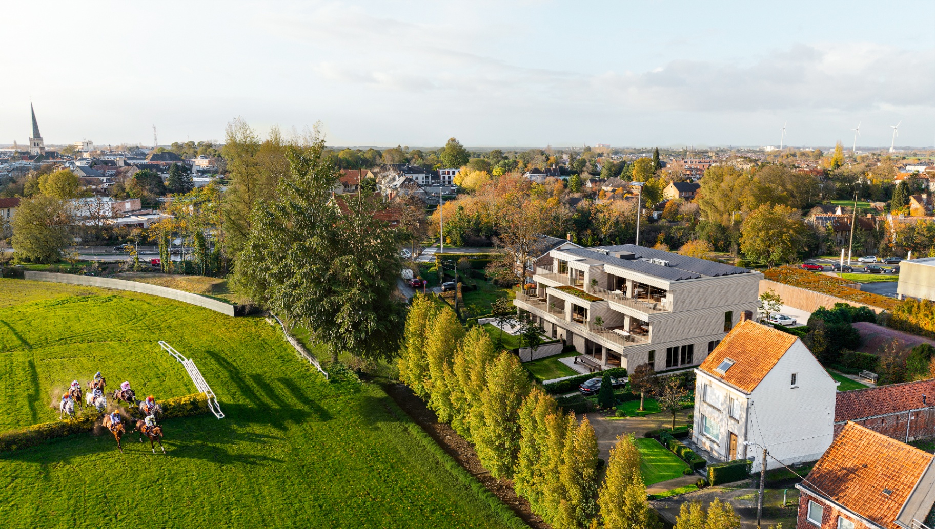 Luchtfoto met zicht op Waregem Koerse en het Hippodroom