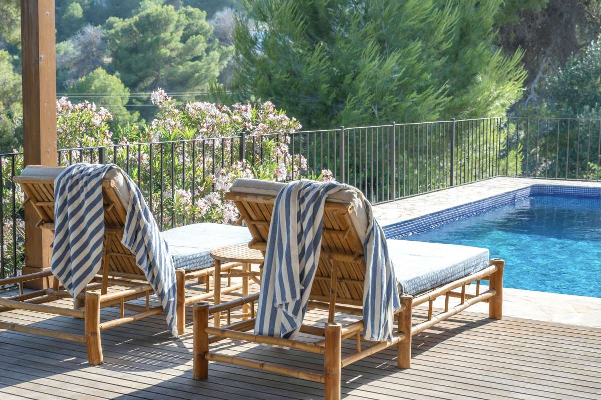 Sun loungers at the private pool of Villa Seven
