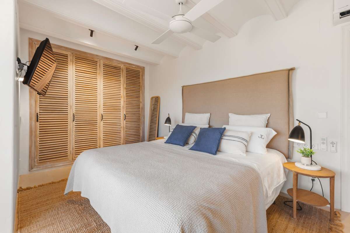 Master bedroom of Villa Seven with natural tones