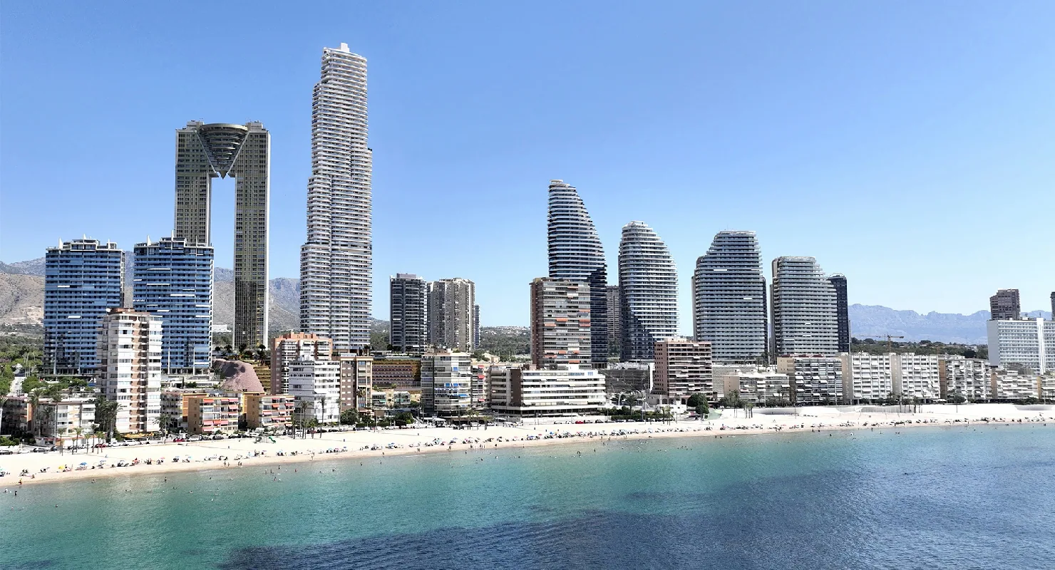 TM Tower Benidorm - iconische woontoren aan Poniente Beach