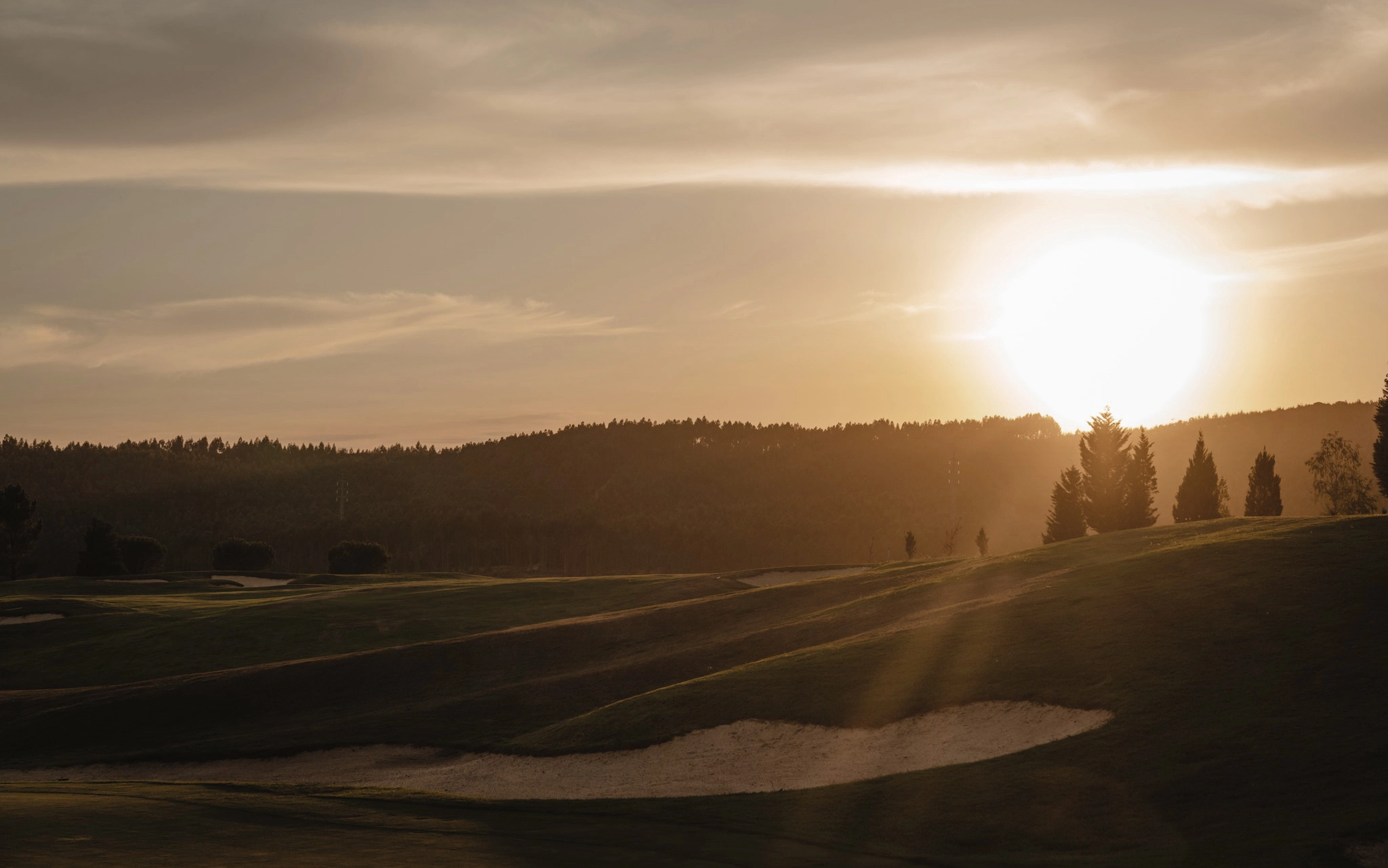 Golfbaan van Vale Pisão bij zonsondergang