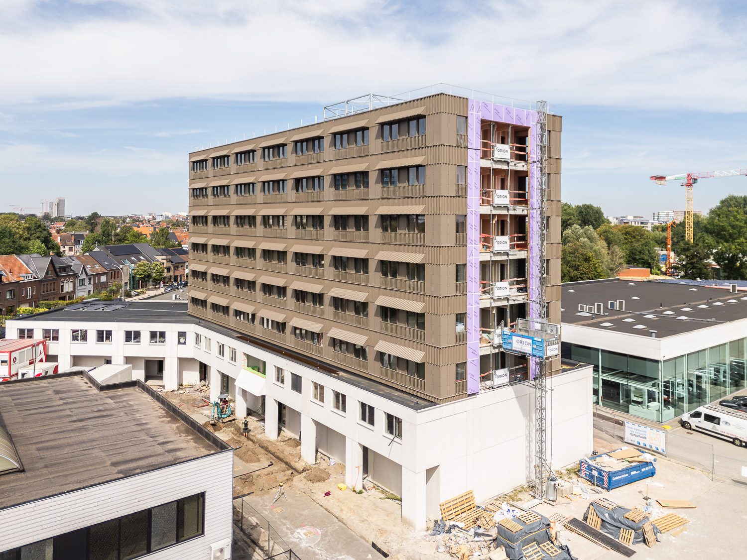 De werf van Kotter: het gebouw tijdens de afwerking van de gevel