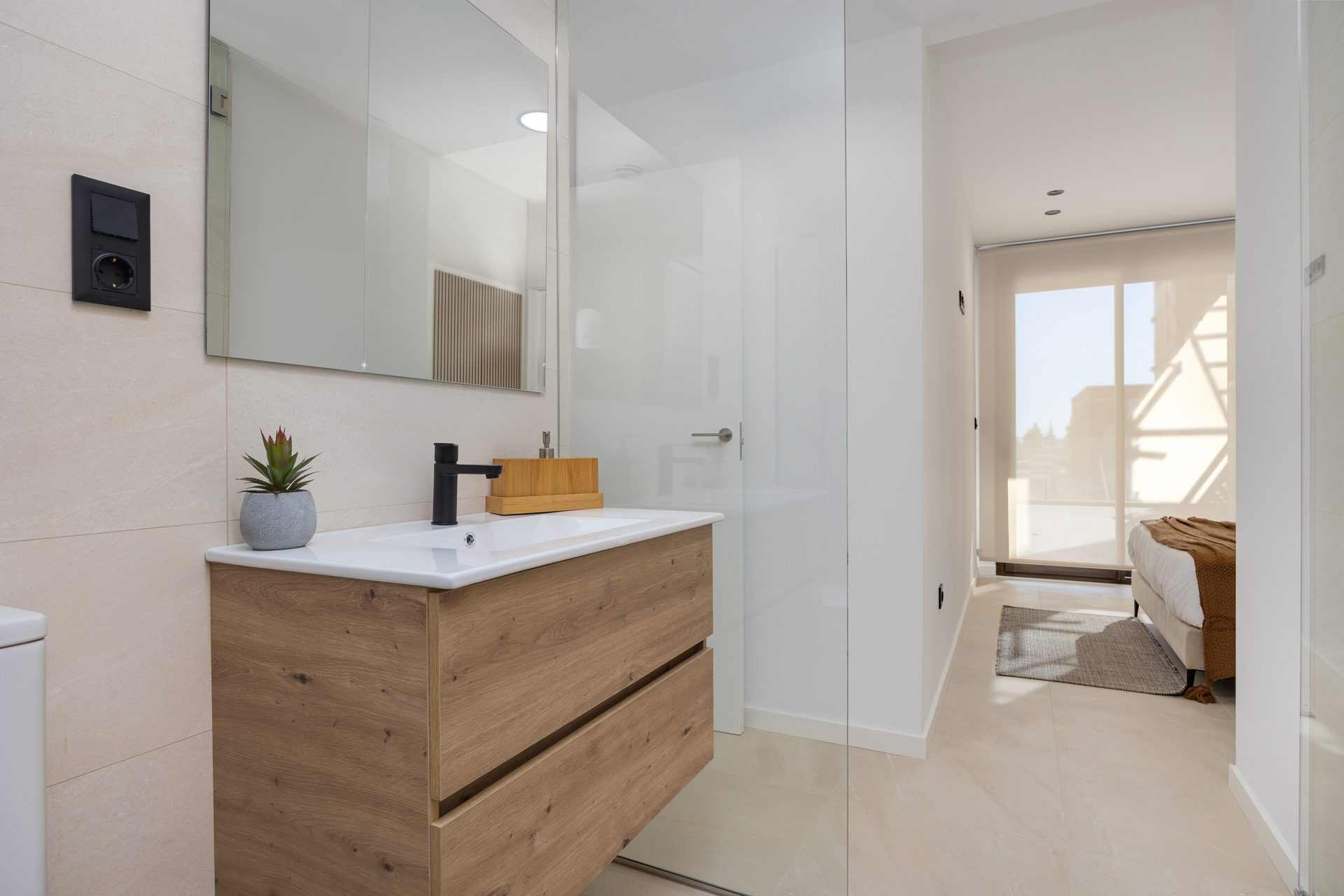 Bathroom with washbasin