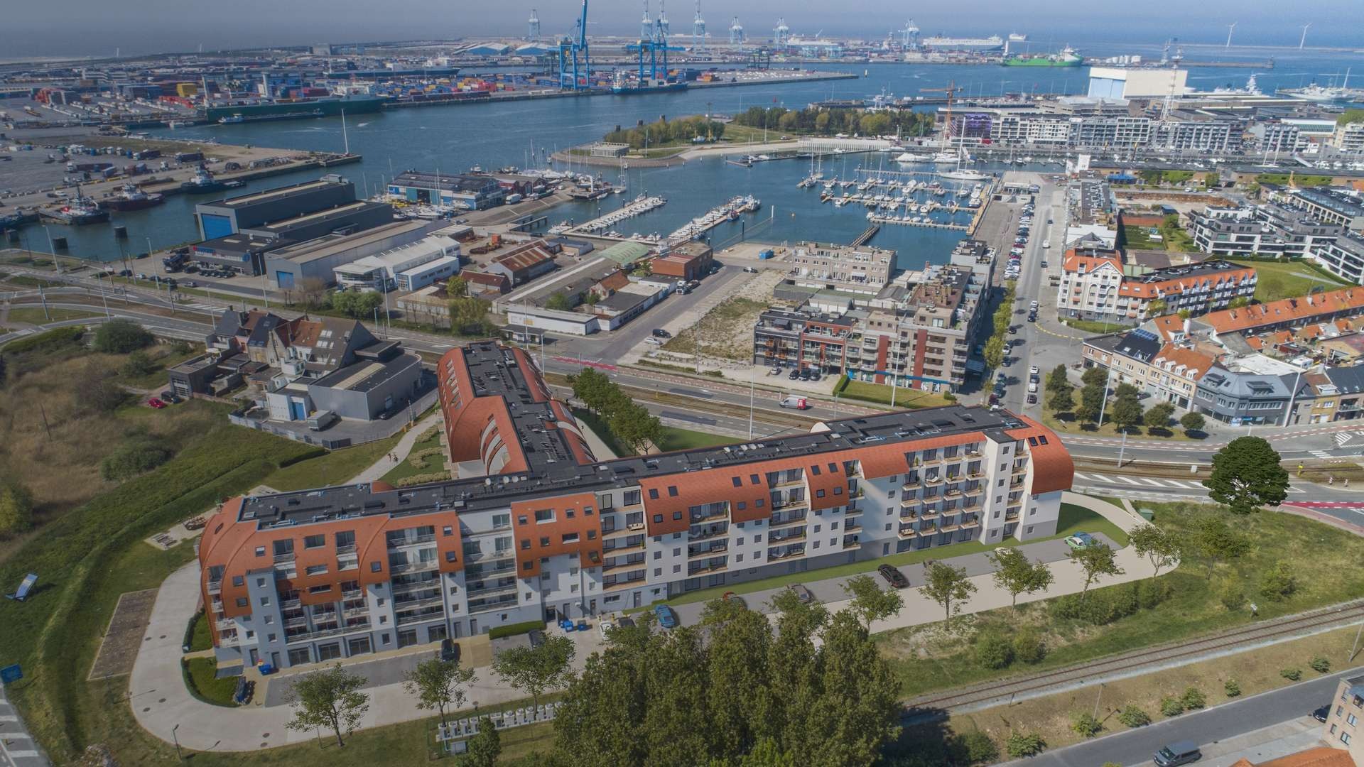 Holiday Suites Zeebrugge gebouw met jachthaven