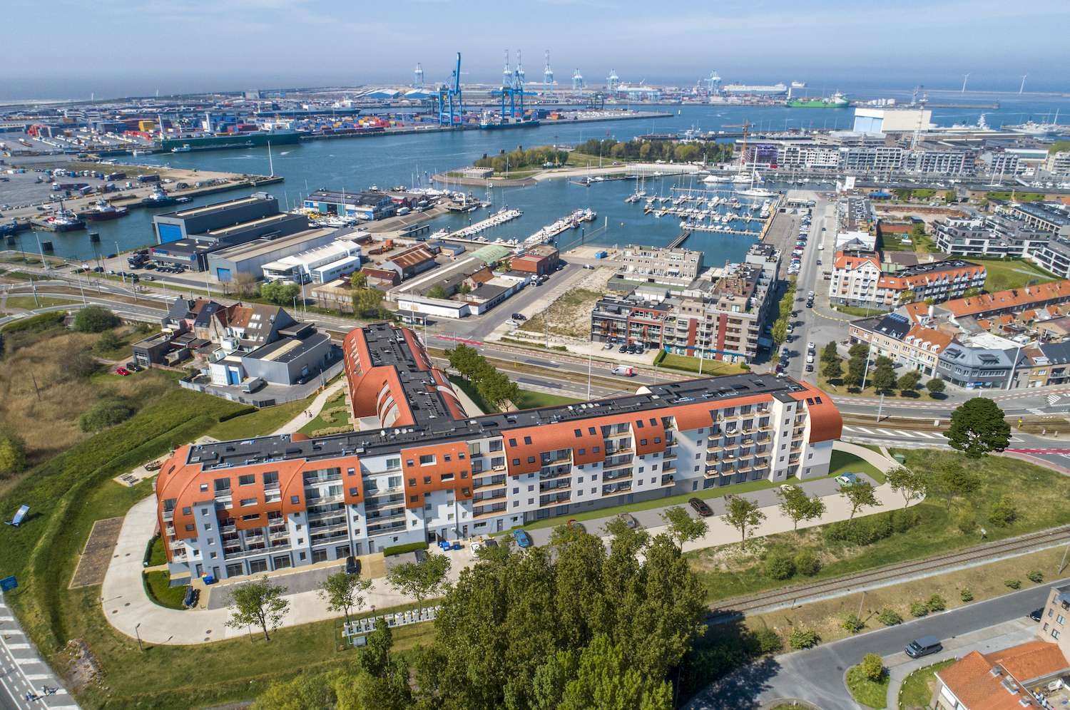 Holiday Suites Zeebrugge - haven luchtfoto