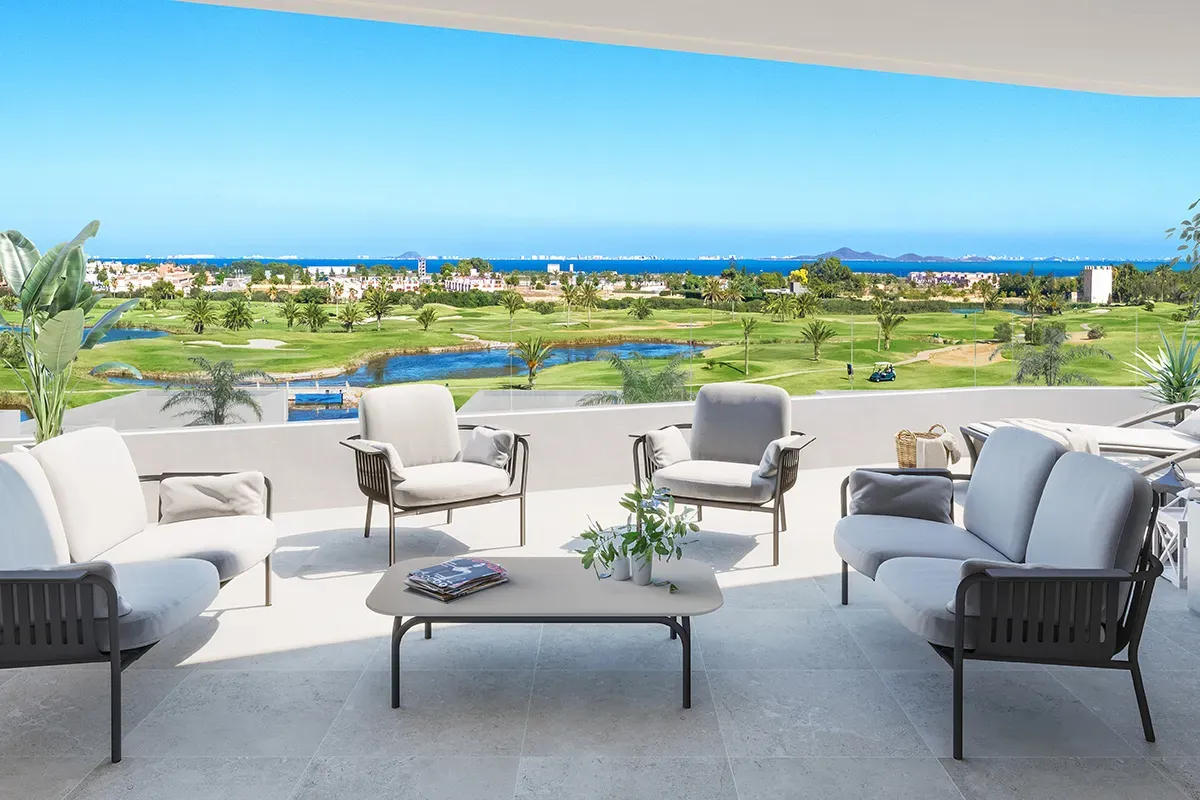 Terras met loungezetels en zicht op golf en Mar Menor