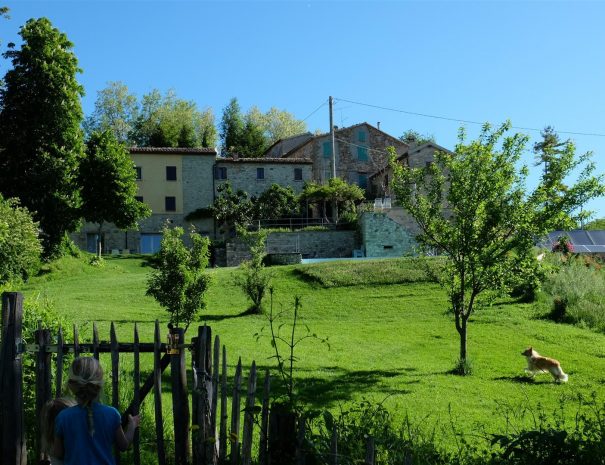 Casa Calénc borgo vanuit de tuin