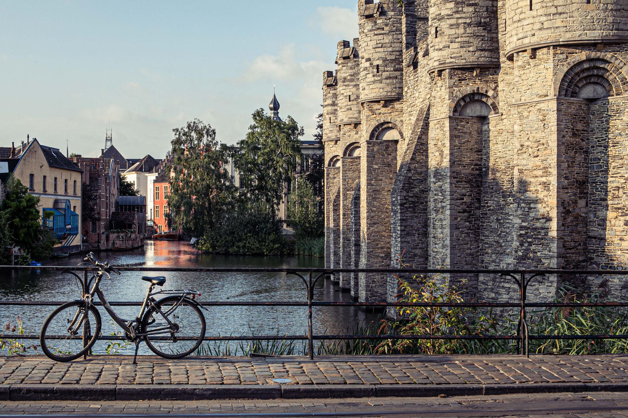 Het Gravensteen aan het water