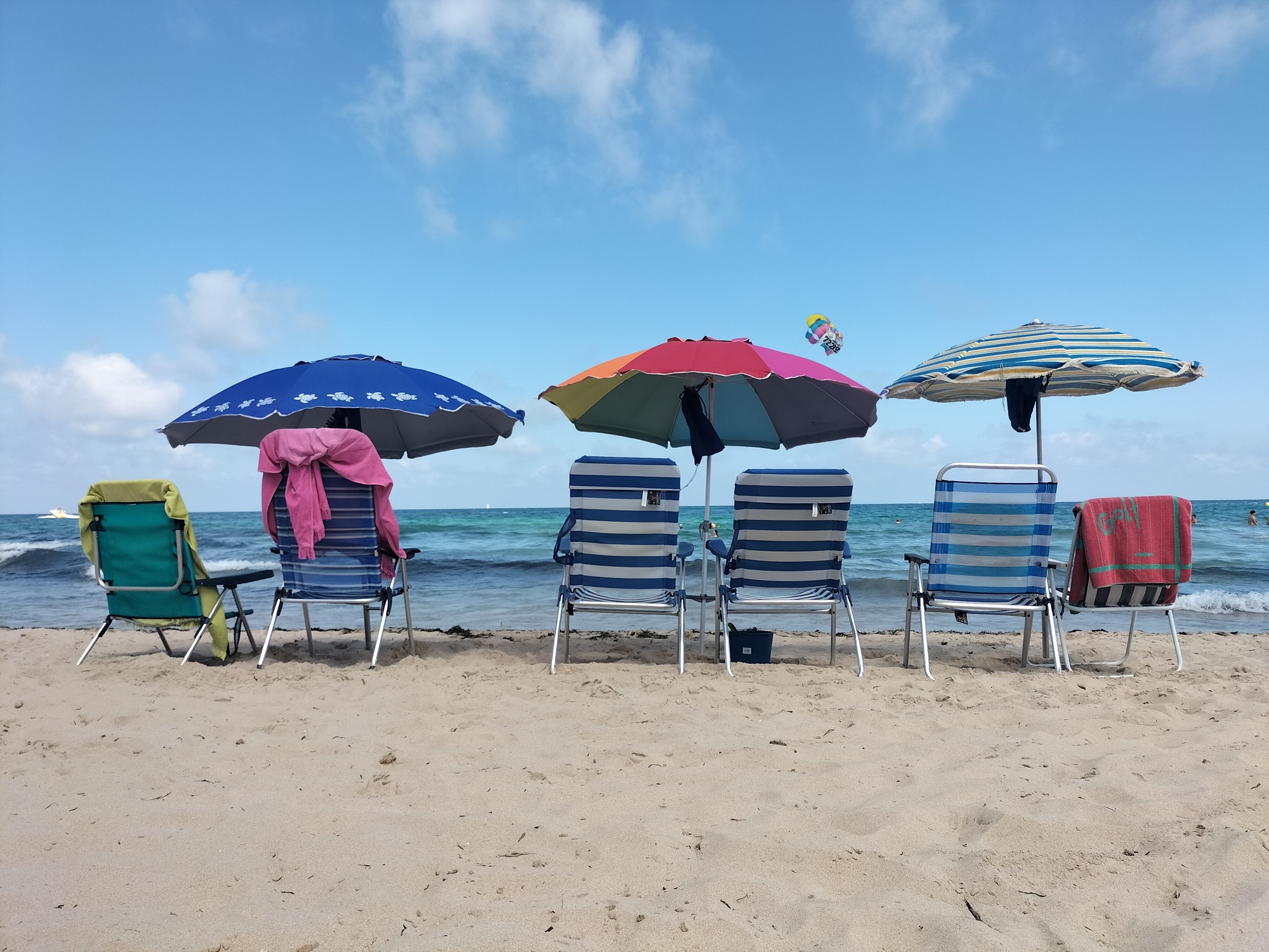 Kristalhelder strand vlakbij San Miguel de Salinas
