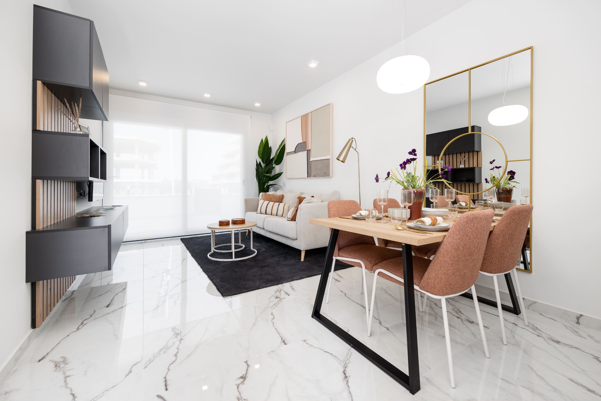 Woonkamer met eethoek